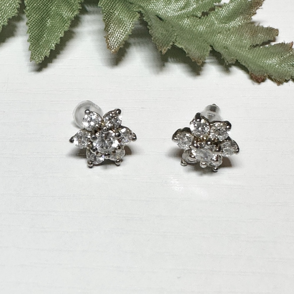 Cubic Zirconia Flower Shaped Stud Earrings q